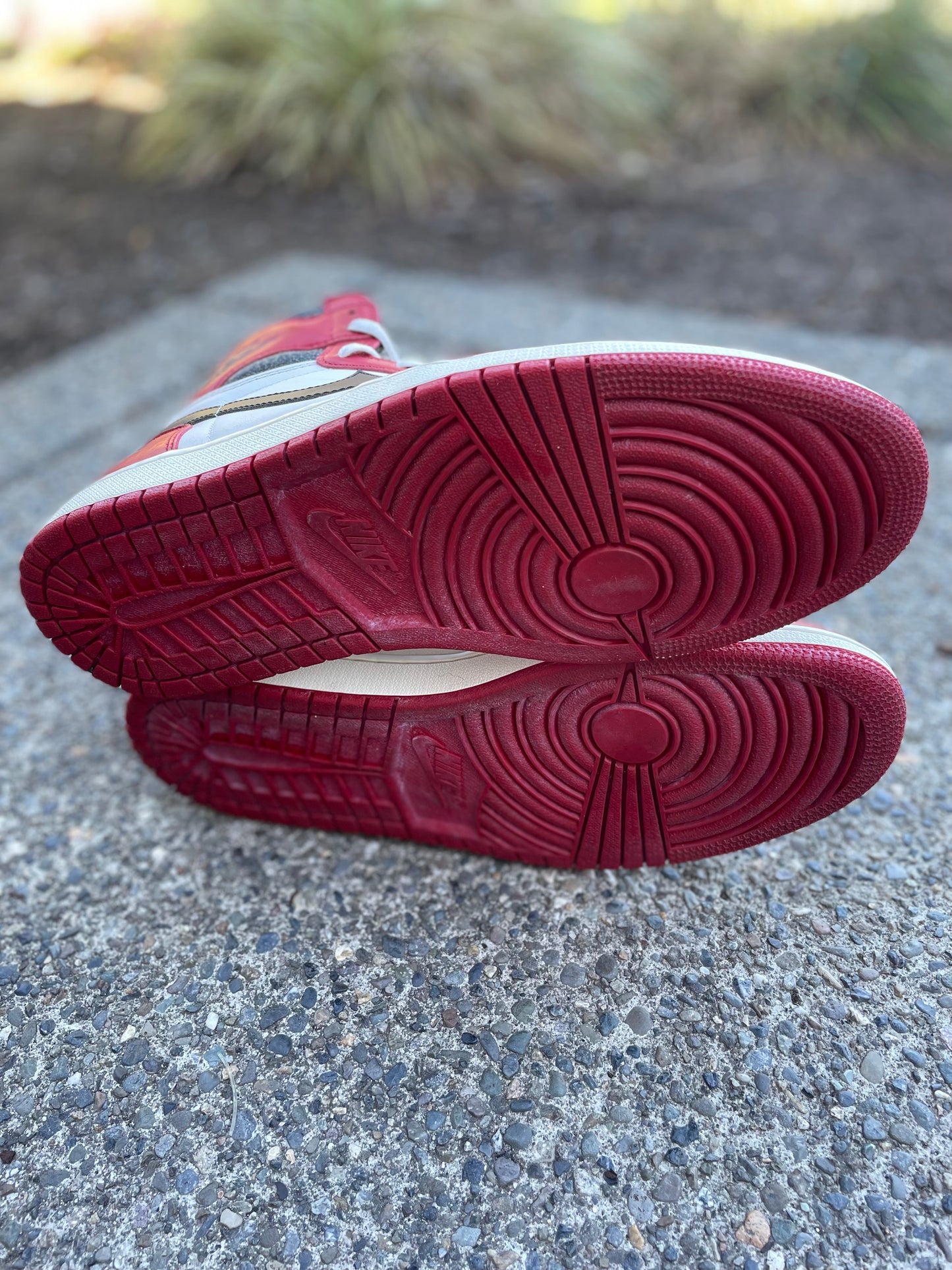 DZ5485 - Pre owned Jordan 1 lost and found , “Chicago” size 13