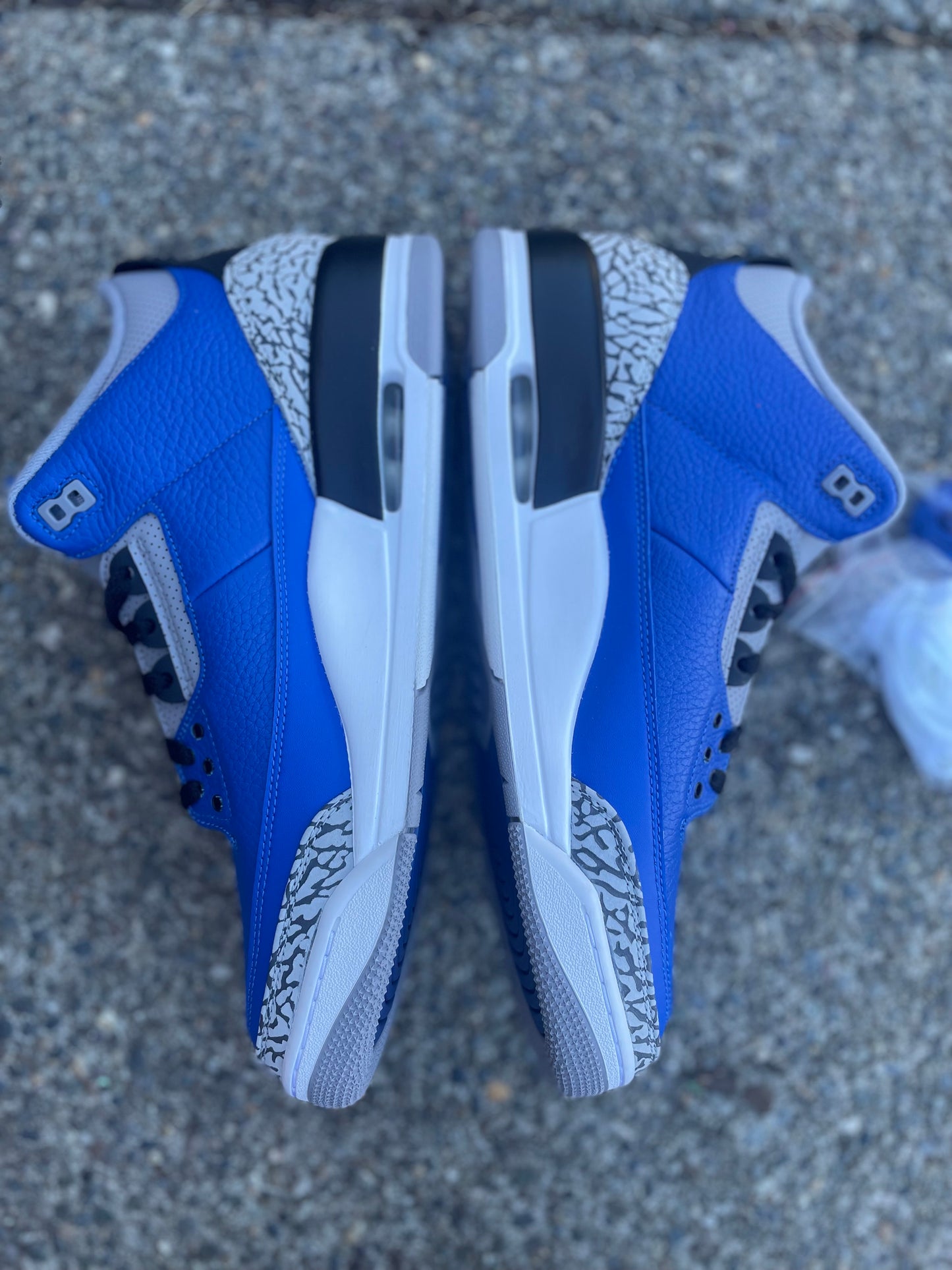 CT8532-400 New Jordan 3 retro “Royal” size 13 with box