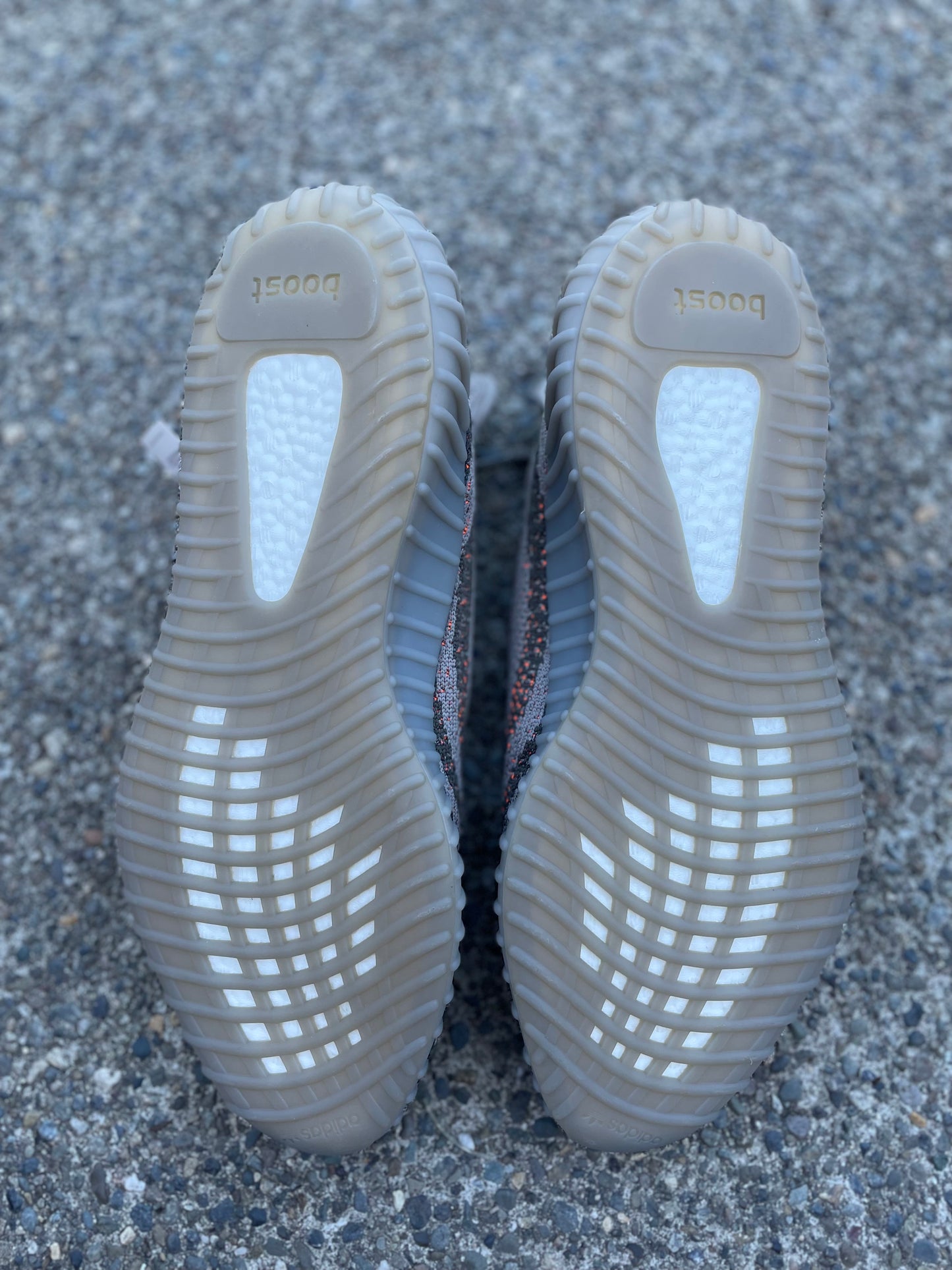 GW1229 -New Yeezy 350 V2 Beluga “reflective” size 13