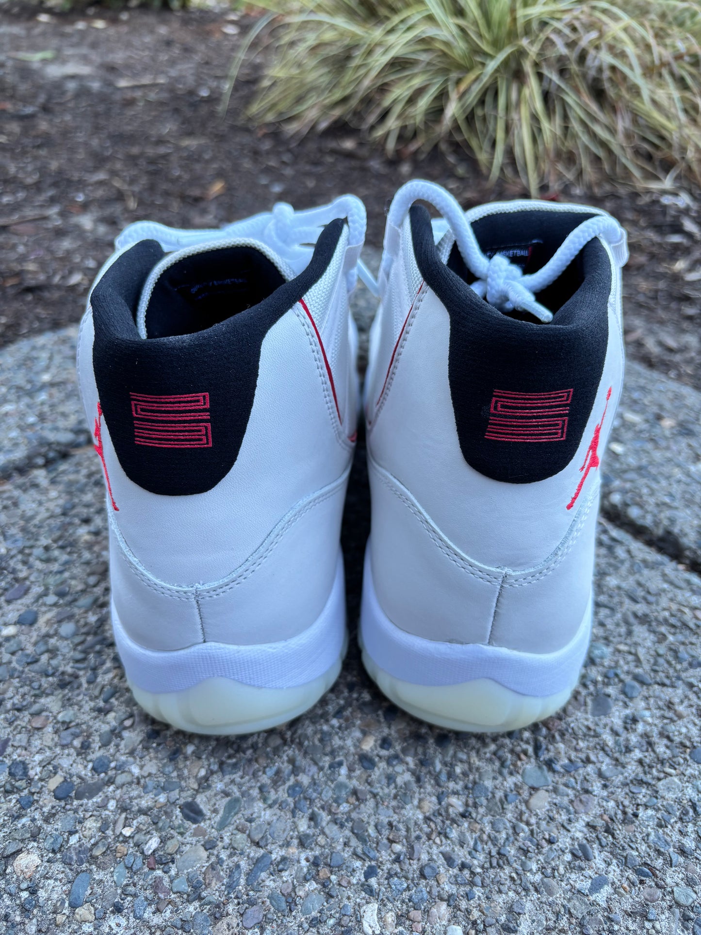 378037-016 Pre owned Jordan retro 11 platinum tint size 13 with box