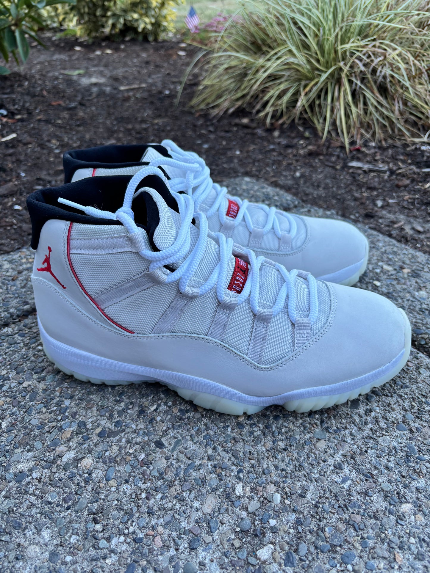 378037-016 Pre owned Jordan retro 11 platinum tint size 13 with box