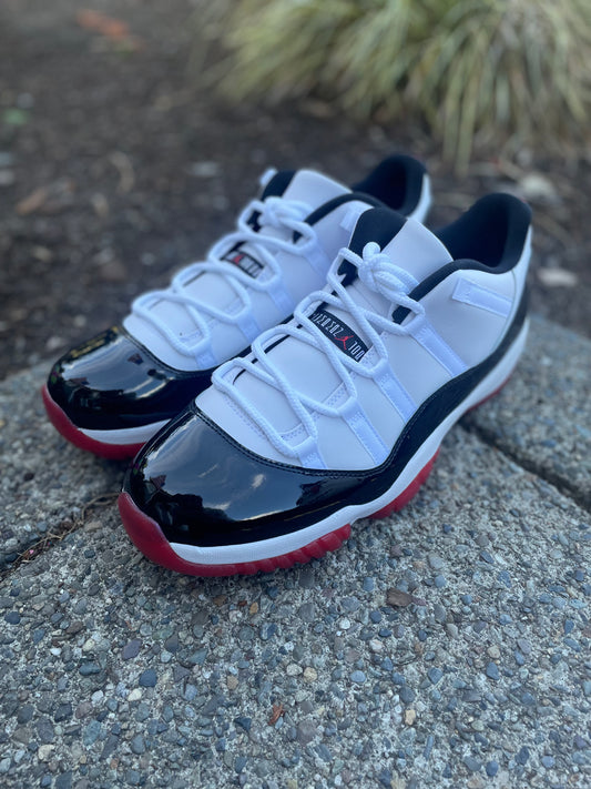 AV2187-160 New Jordan 11 low Concord bred size 13 with box