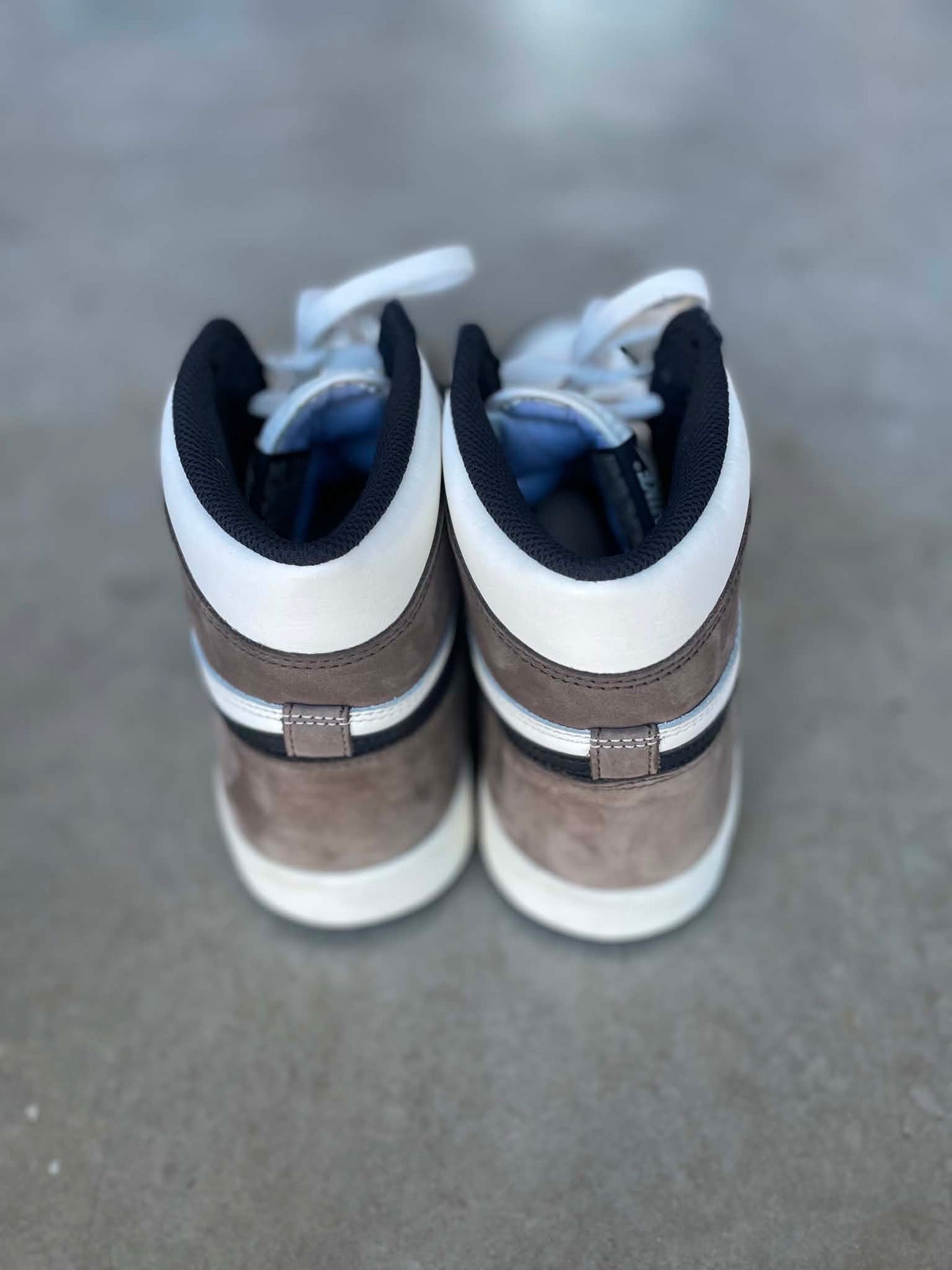 Pre owned Jordan 1 retro high “Mocha” men’s size 12 no box -555088-105