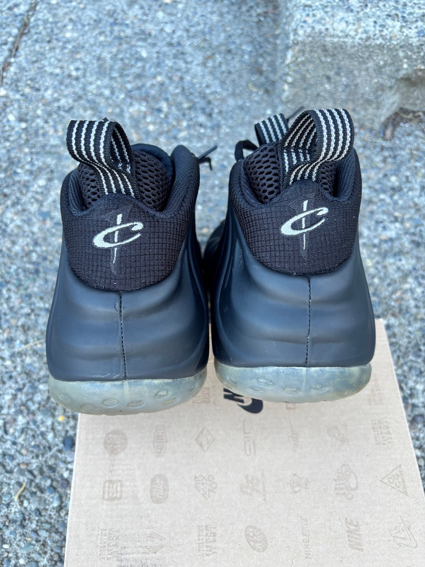 Pre owned 2012 Nike Foamposite one black “stealth” size 13 with box -314996-010