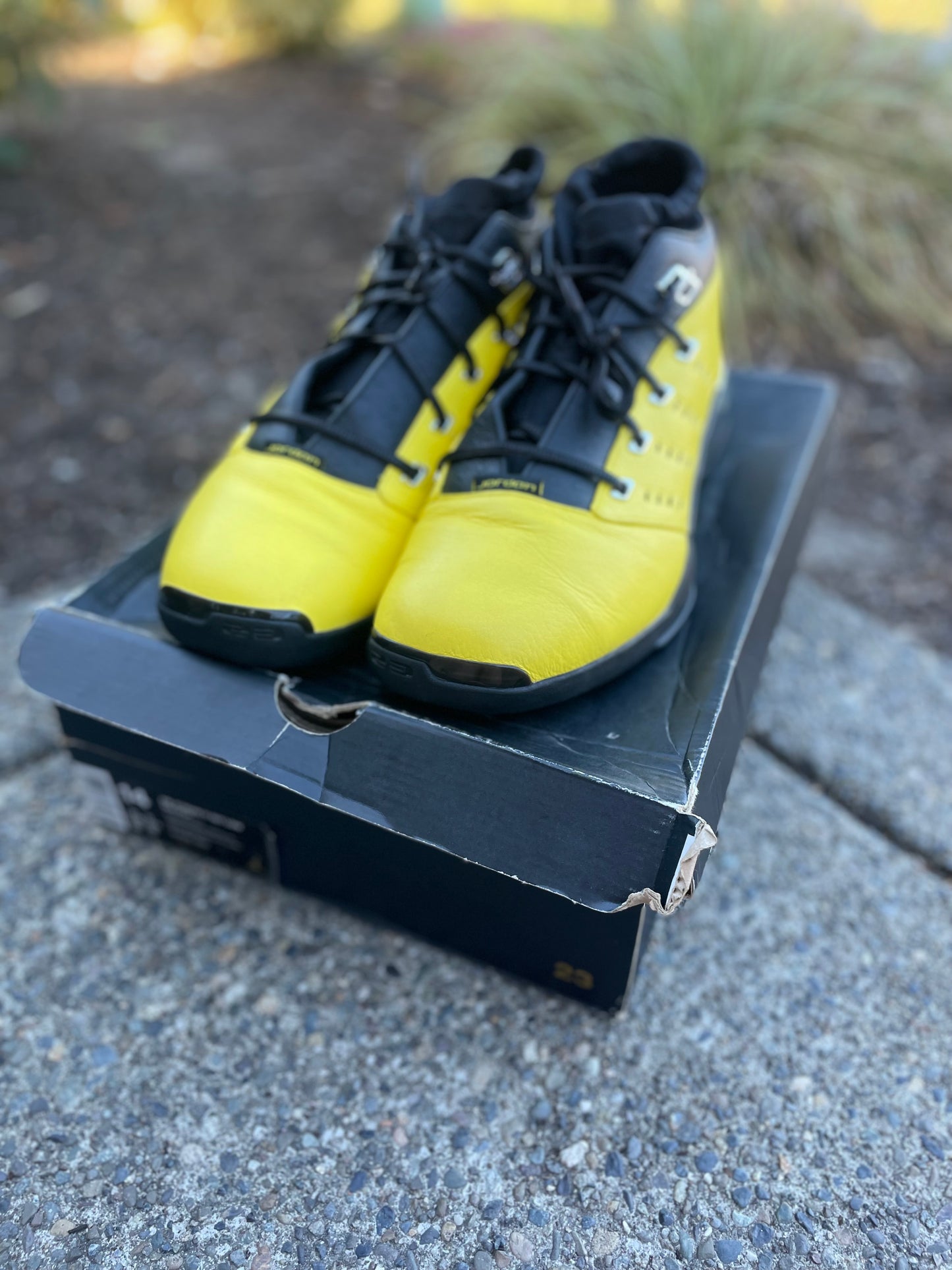 AJ7321-003 Pre owned Jordan 17 retro SoleFly size 14 with box