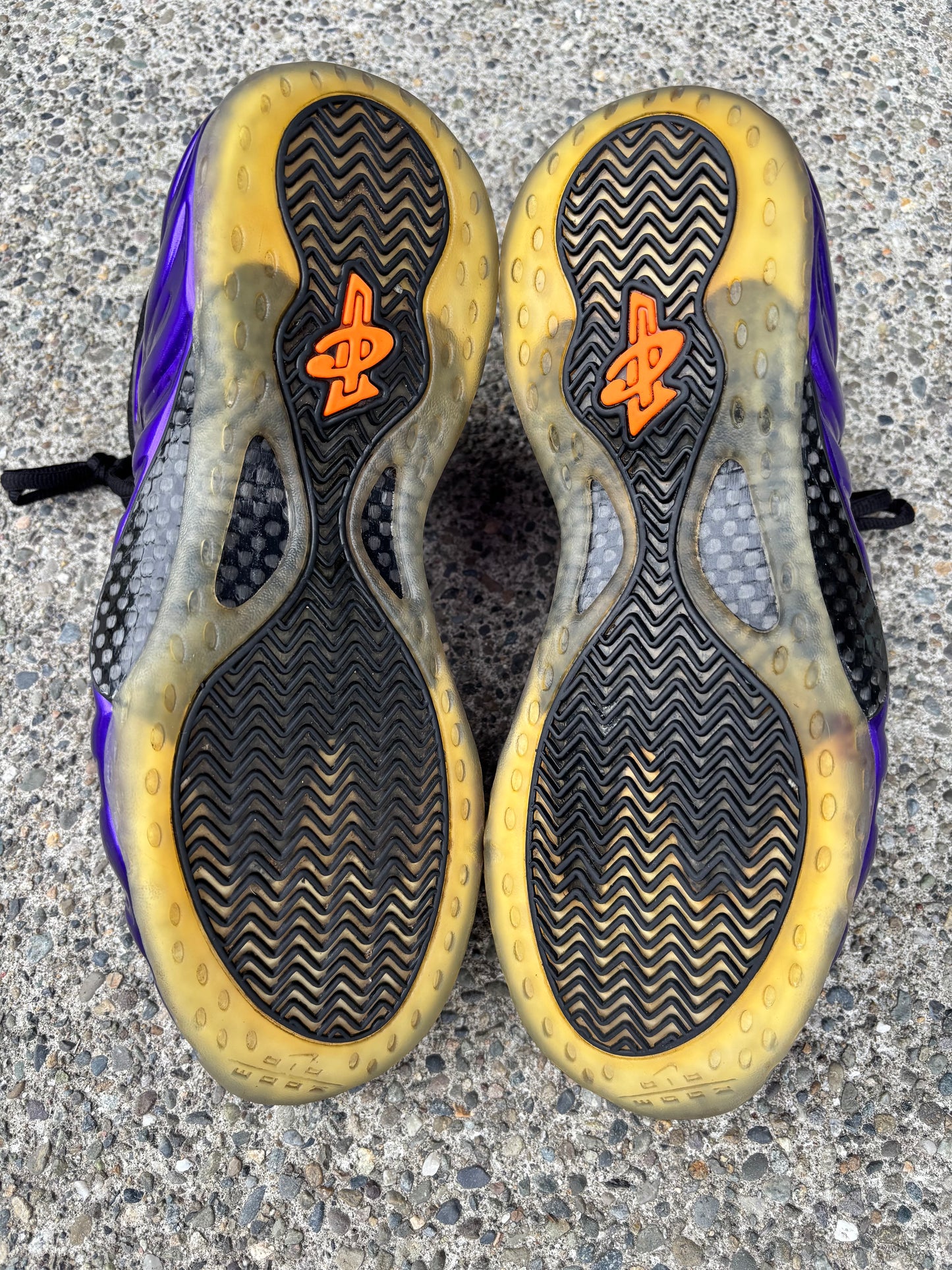 2012 Pre owned Nike Foamposite “Phoenix suns” size 13 with box 314996-501
