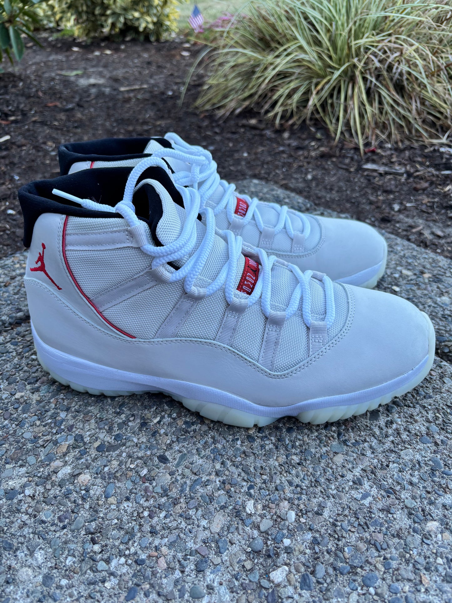 378037-016 Pre owned Jordan retro 11 platinum tint size 13 with box