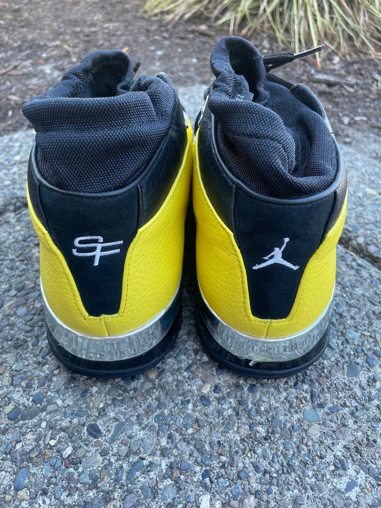AJ7321-003 Pre owned Jordan 17 retro SoleFly size 14 with box