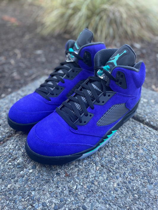 136027-500 New Jordan Grape “alternate” size 13 with box