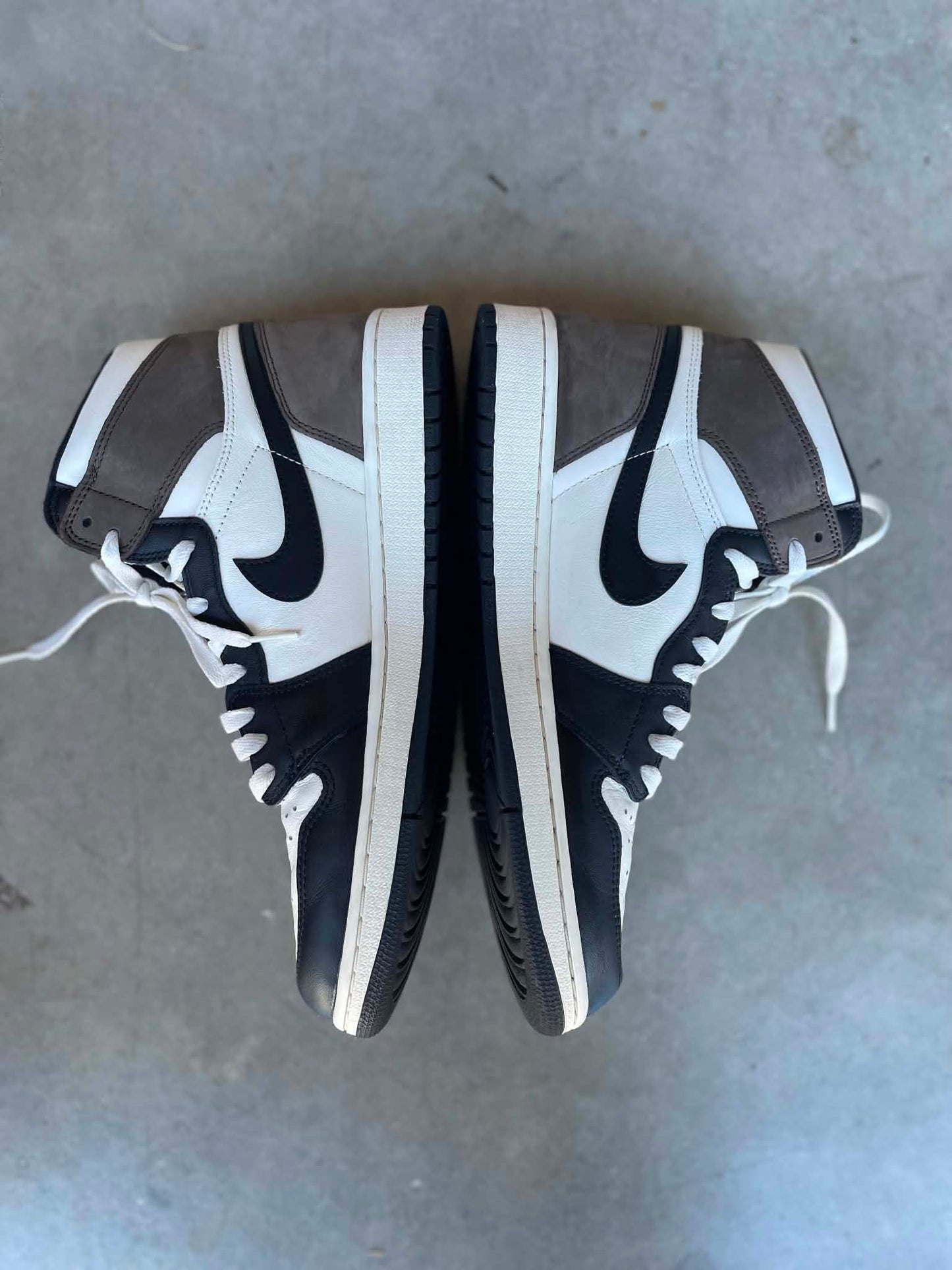Pre owned Jordan 1 retro high “Mocha” men’s size 12 no box -555088-105