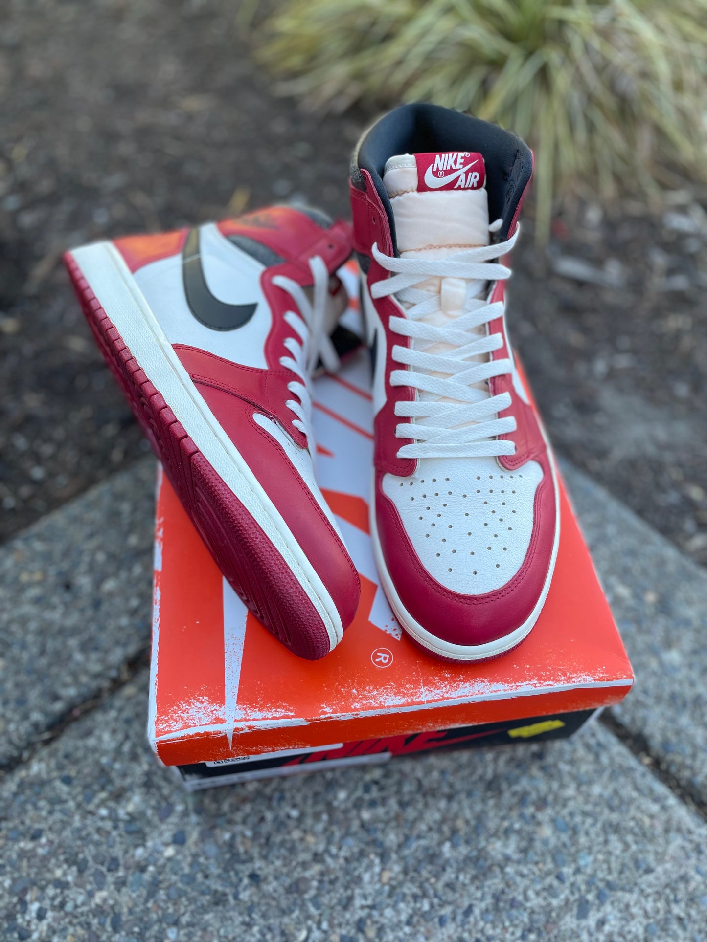 DZ5485 - Pre owned Jordan 1 lost and found , “Chicago” size 13