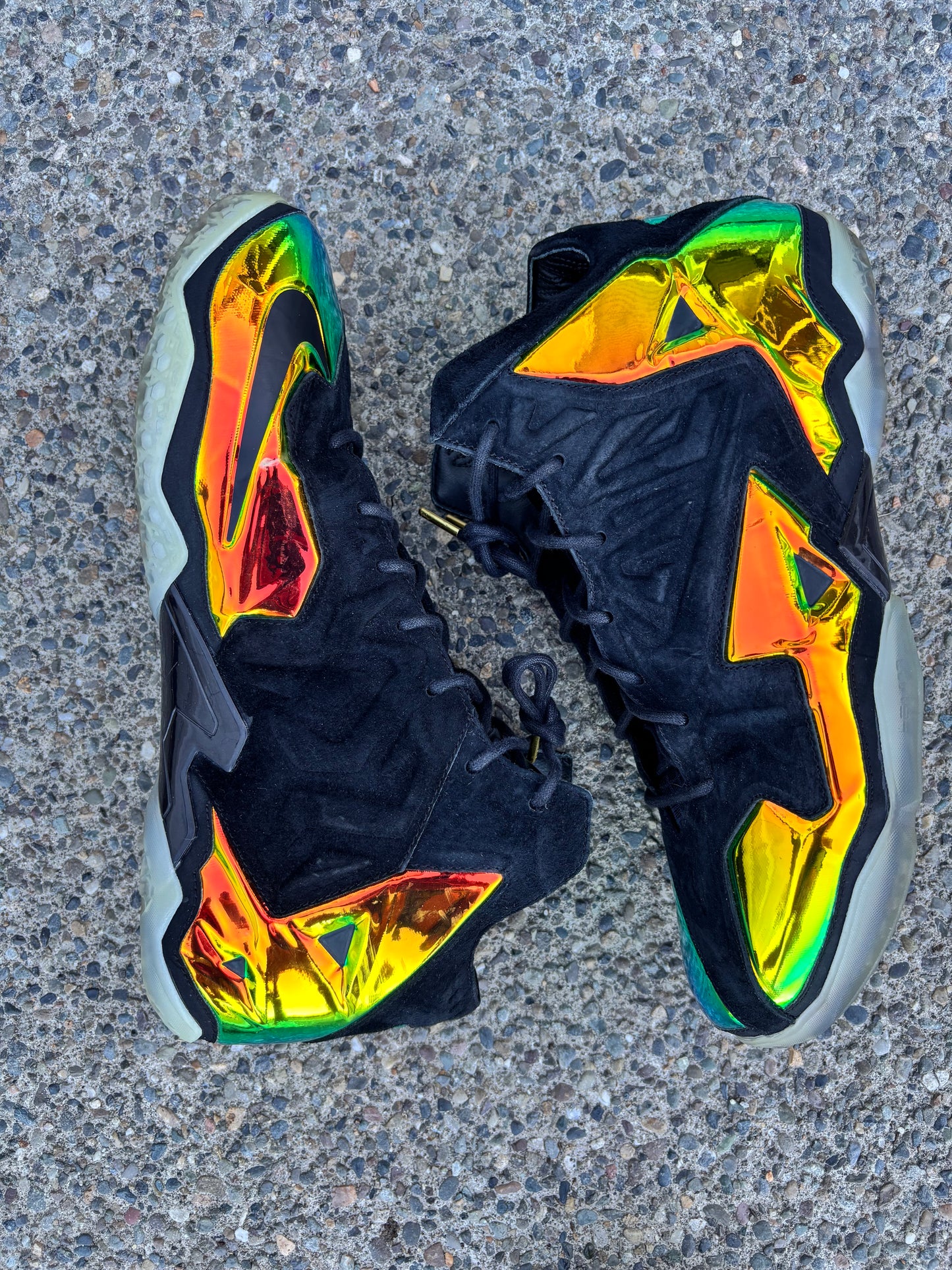 Pre owned 2014 Nike LeBron 11 ext “Kings crown” size 13 no box -677693-001