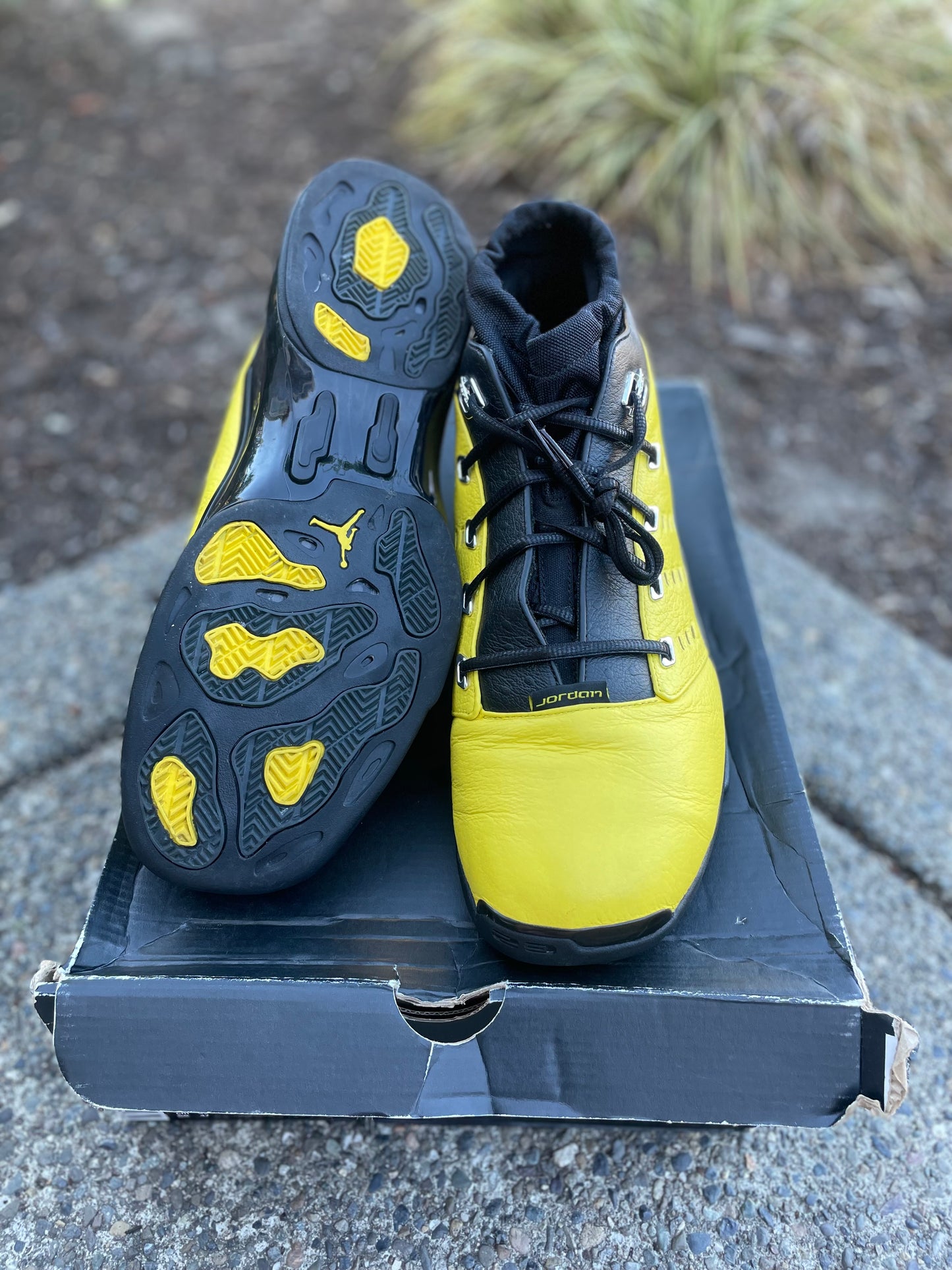 AJ7321-003 Pre owned Jordan 17 retro SoleFly size 14 with box