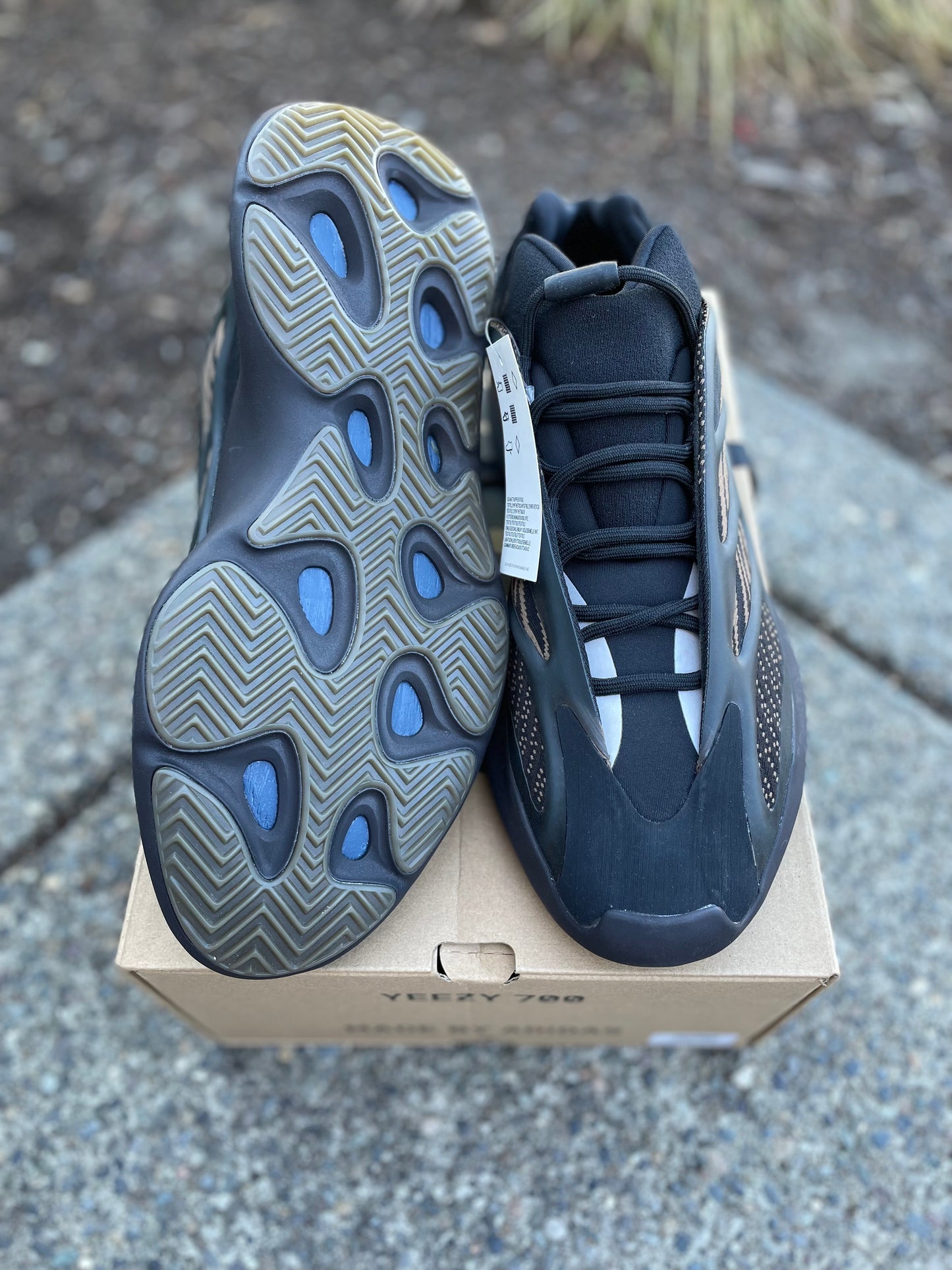 GY0189 -New Yeezy 700 V3 clay brown size 13 with box