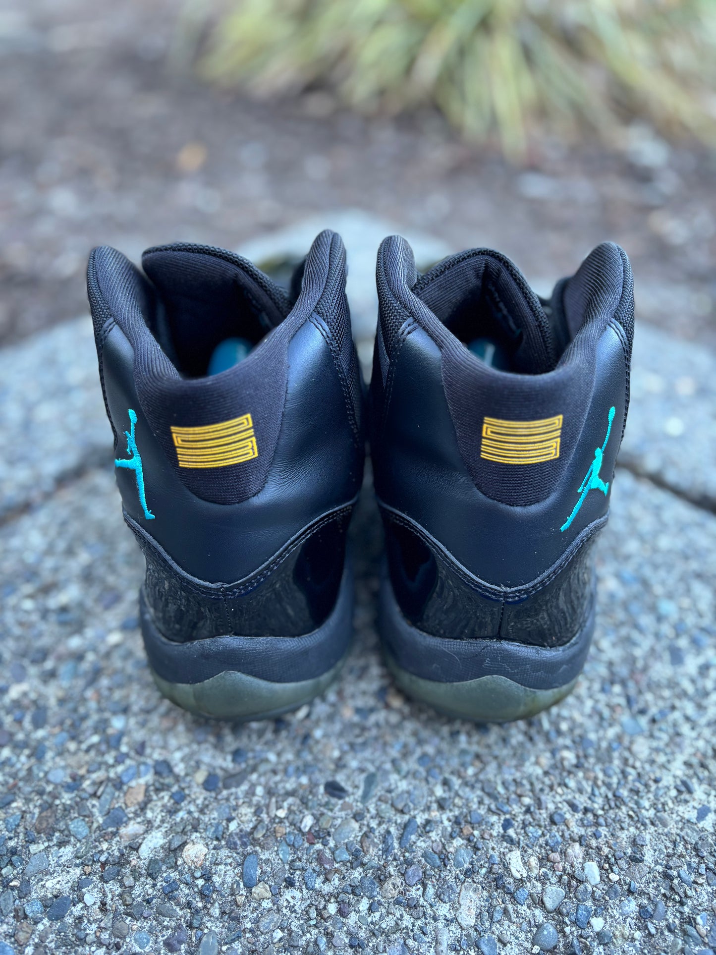 378037-006 Pre owned 2013 Jordan 11 retro gamma size 13 with box