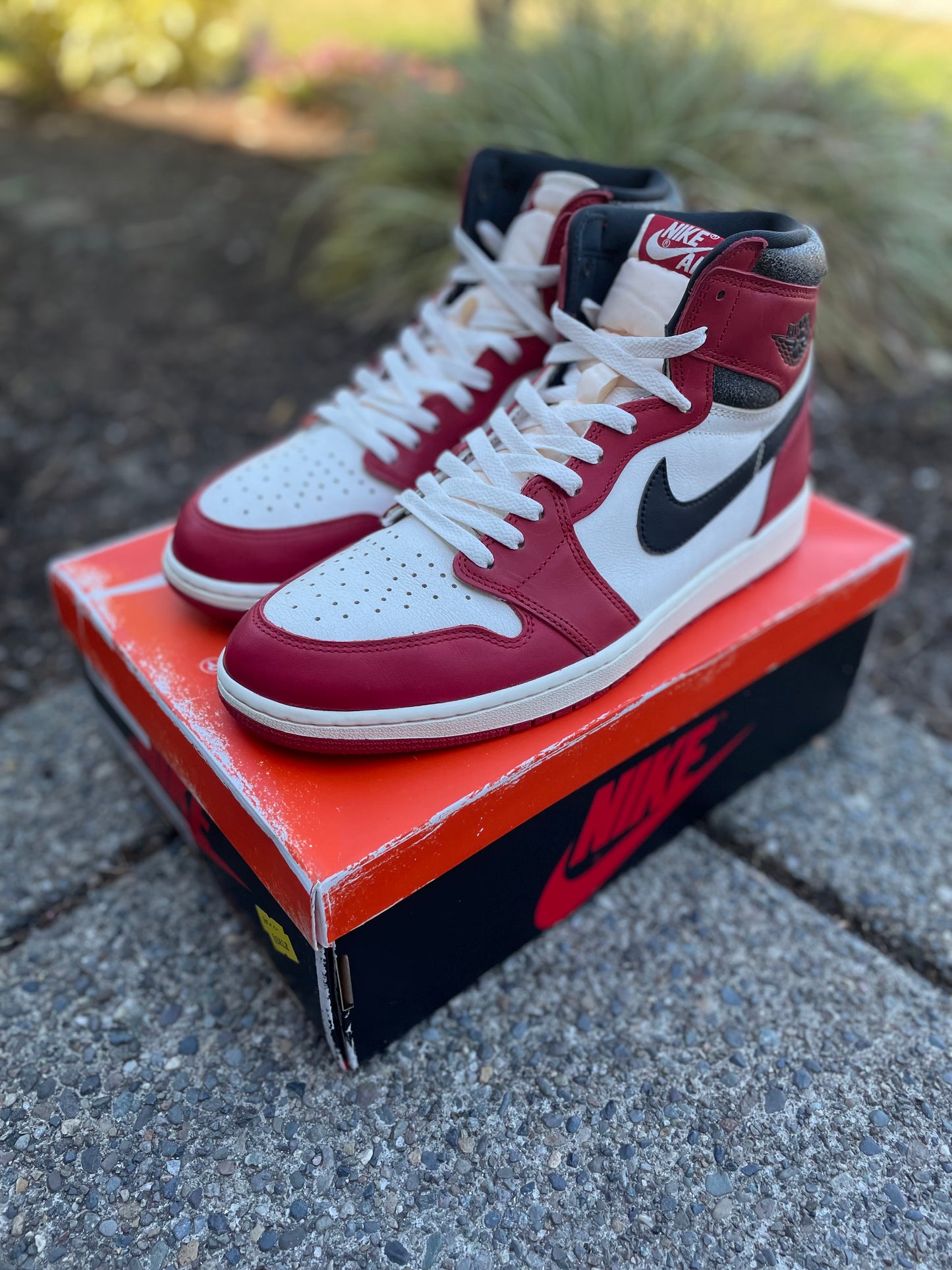DZ5485 - Pre owned Jordan 1 lost and found , “Chicago” size 13
