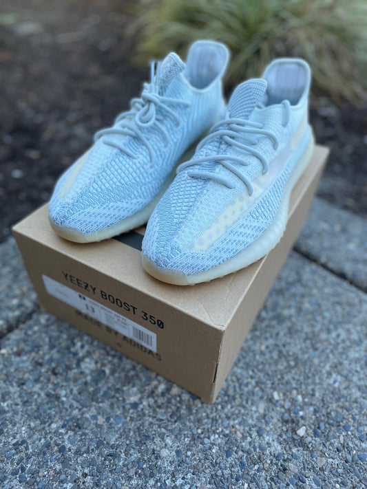 FW3043 -New Yeezy 350 V2 Cloud non reflective size 13 with box
