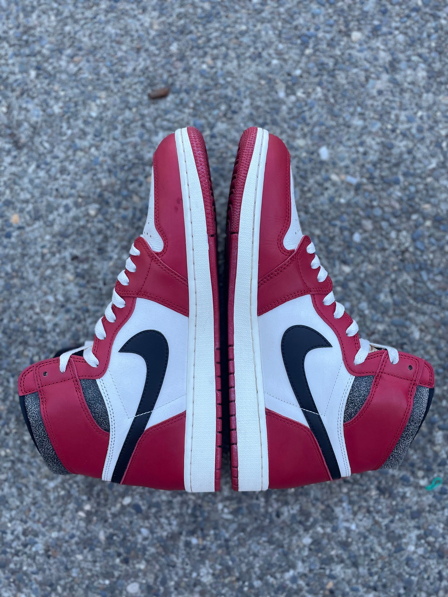 DZ5485 - Pre owned Jordan 1 lost and found , “Chicago” size 13